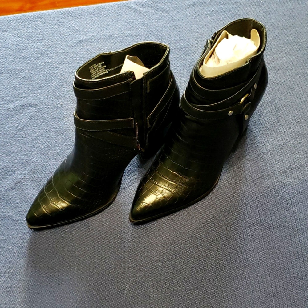 Kenyon Black Croc print boot womens size 7.5